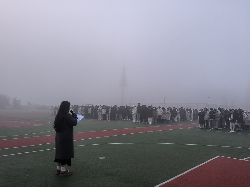 ExKU_1734484199158015294.jpg 升旗2.jpg